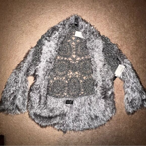 SIONI NWT Women's Grey Faux Fur Knit Cardigan Sweater with Crochet Back S/M - Picture 1 of 4